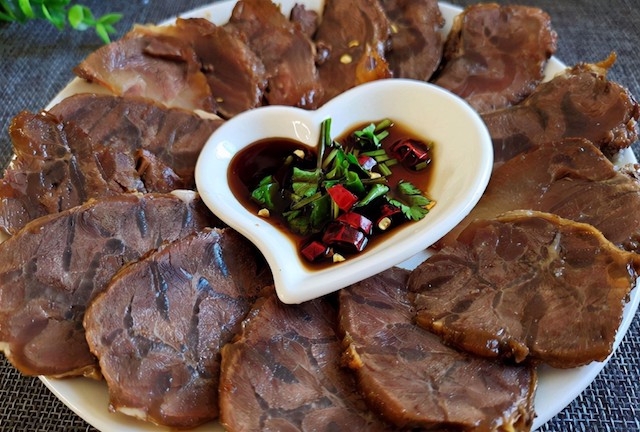 酱牛肉 - Sauced Beef